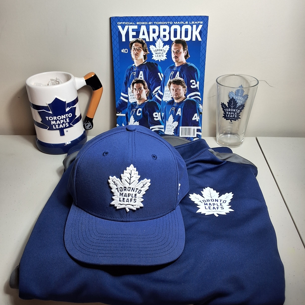 Toronto Maple Leafs Cap and Pullover Bundle, Size L
